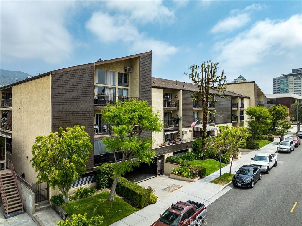 Property Photo:  365 Burchett Street 214  CA 91203 