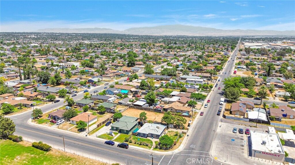 Property Photo: 337 Augusta Street CA 93307