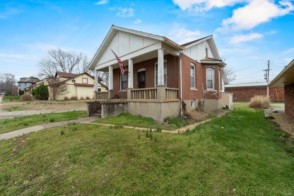 Property Photo:  10 N Pacific Street  MO 63701 