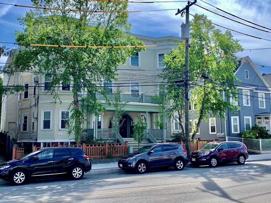 Property Photo:  52 Beacon St 2  MA 02143 