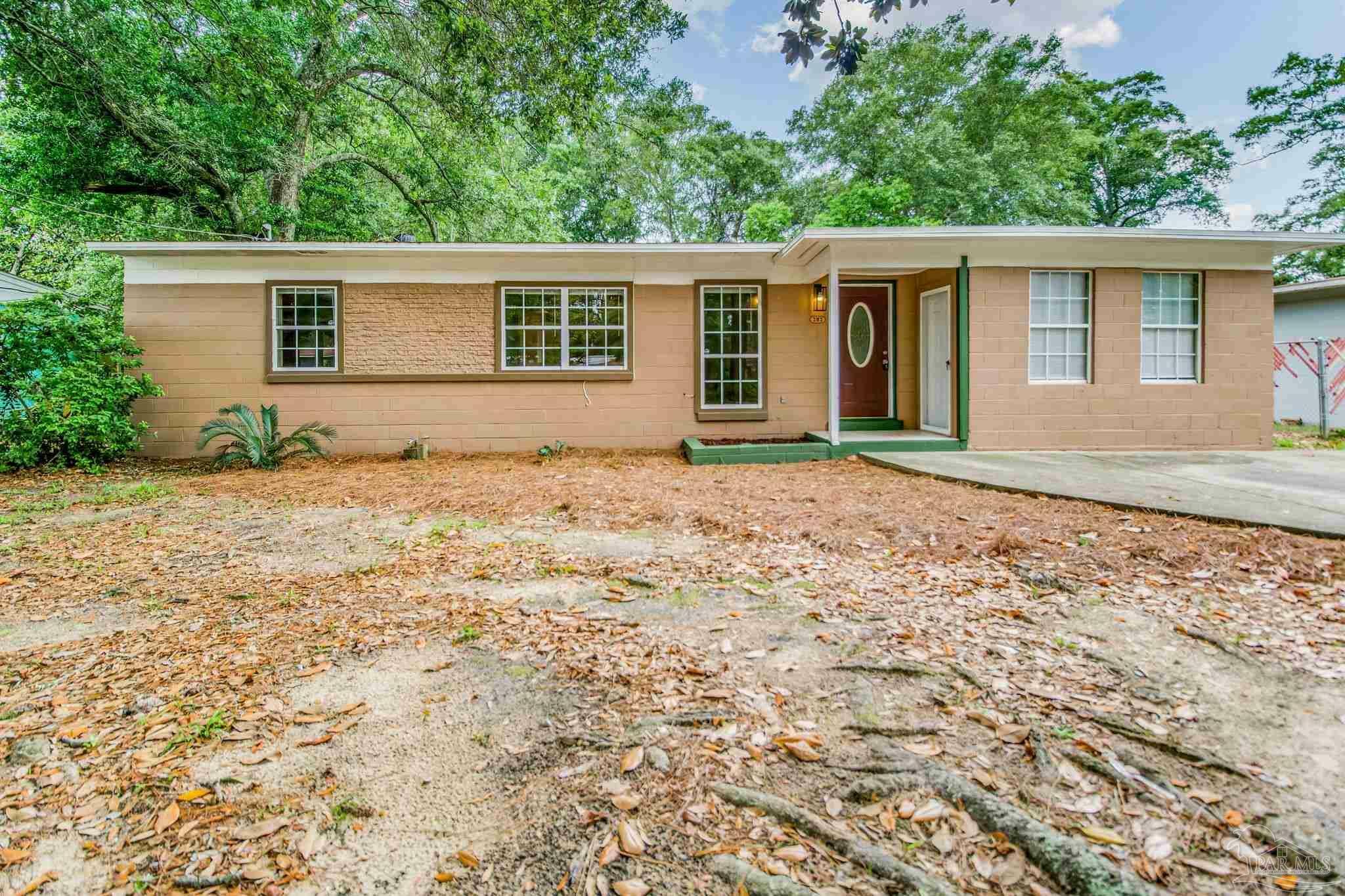 Property Photo:  202 E Highland Dr  FL 32503 