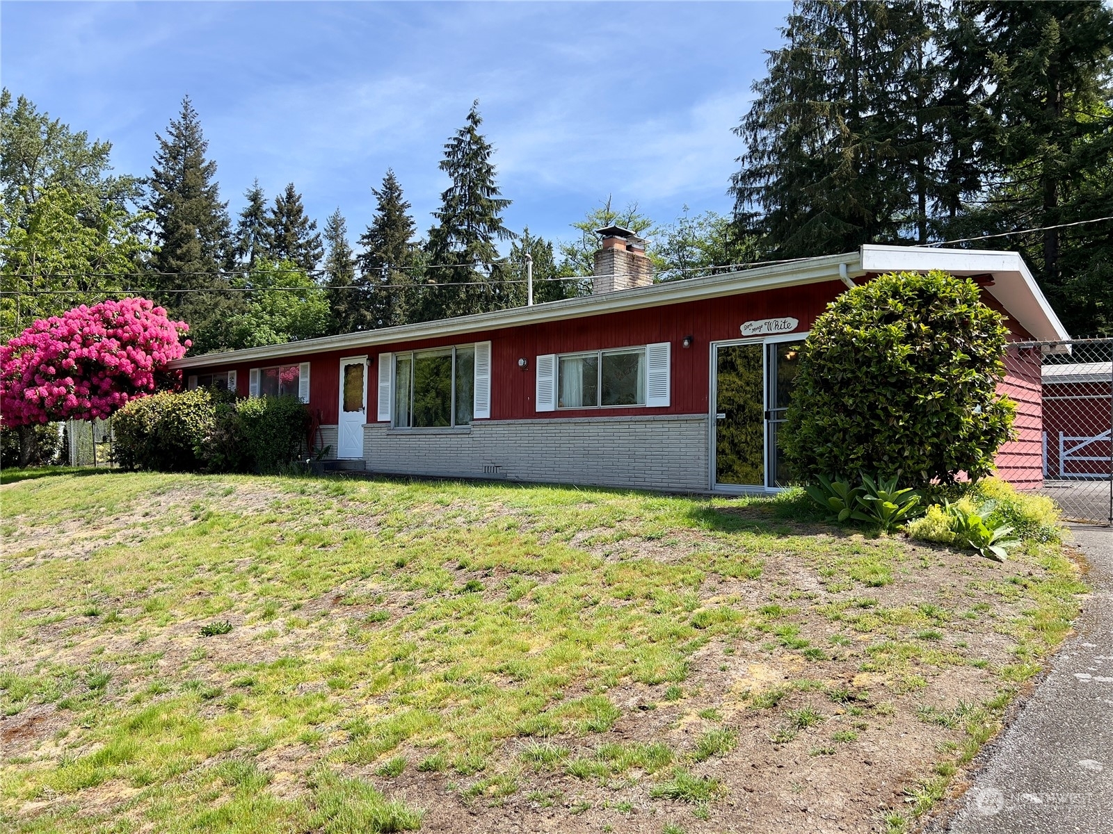 Property Photo:  5615 Seahurst Avenue  WA 98201 