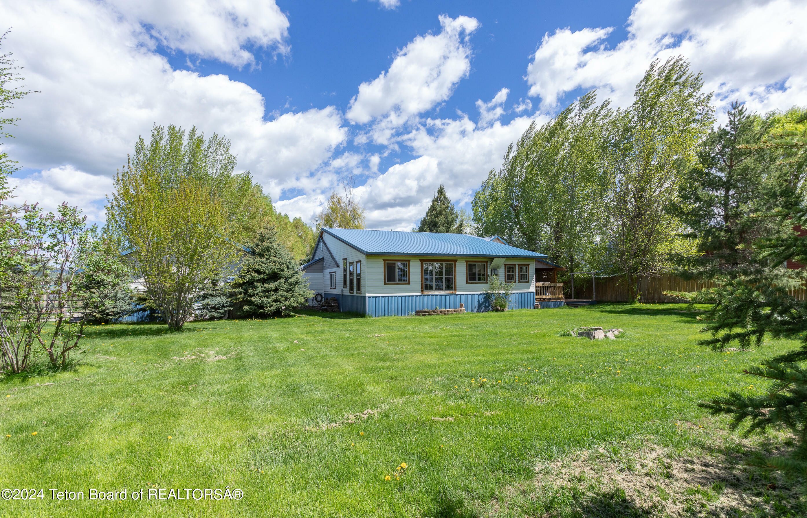 Property Photo:  142 Co Rd 184  WY 83120 