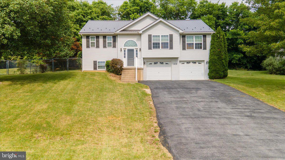 Property Photo: 410 Pacific Blvd WV 25427
