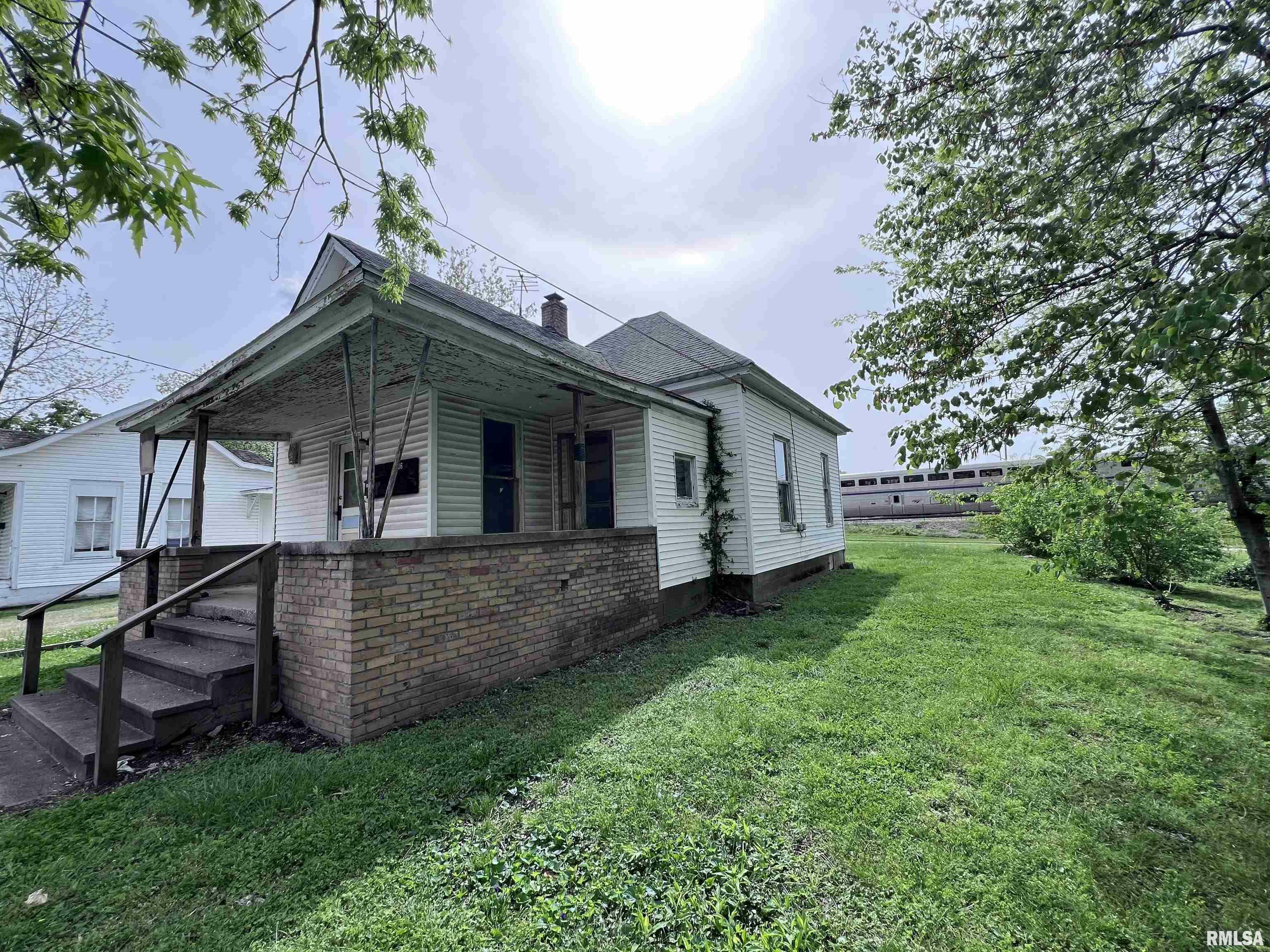 Property Photo: 406 S Washington Street IL 62901