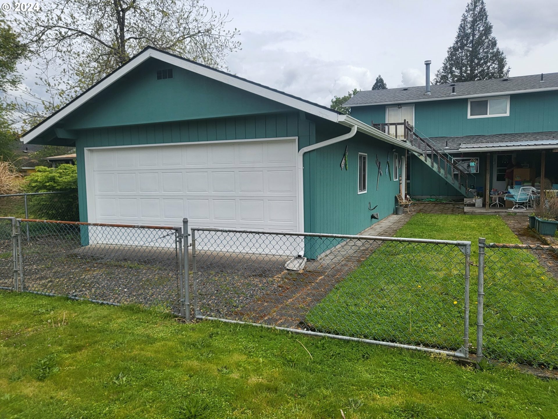 Property Photo:  400 SE 101st Ave  WA 98660 