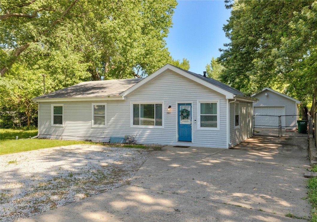 Property Photo:  780 E Aurora Avenue  IA 50313 