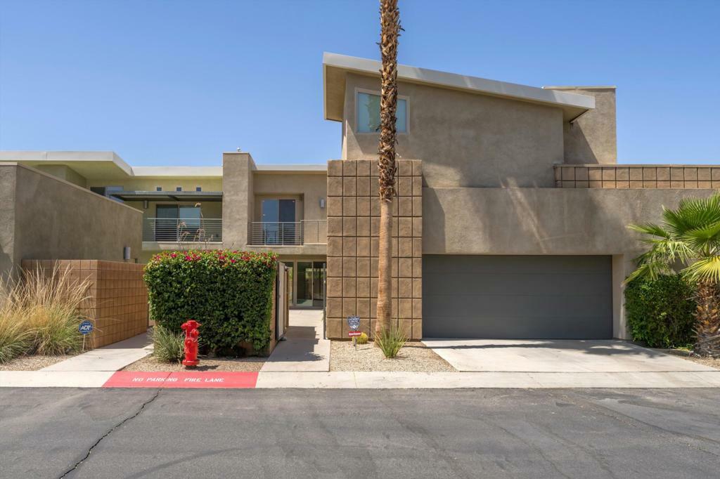 Property Photo:  962 Oceo Circle S  CA 92264 