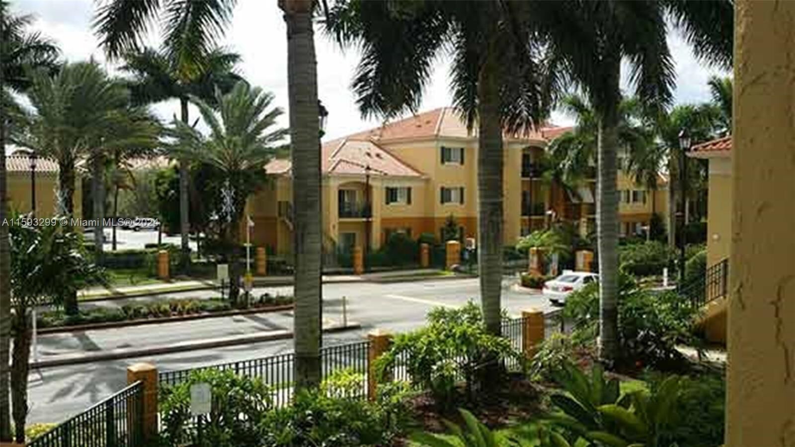 Property Photo: 7240 NW 114th Ave 103 FL 33178