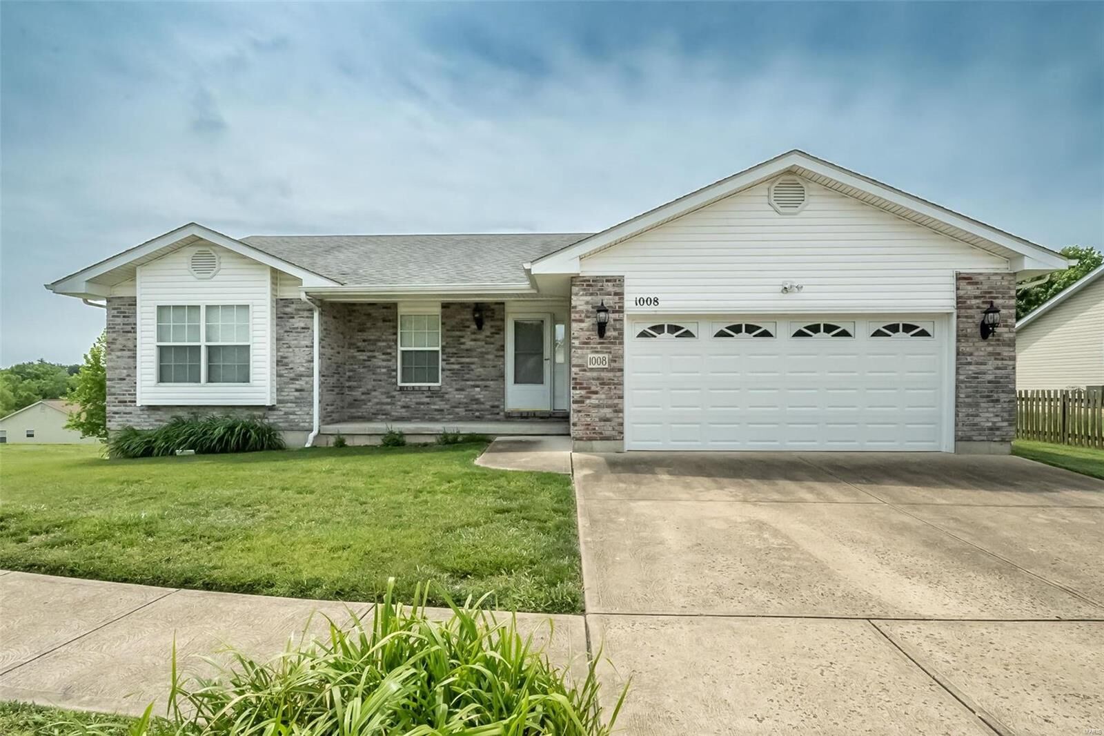 Property Photo:  1008 Thames Drive  MO 63052 