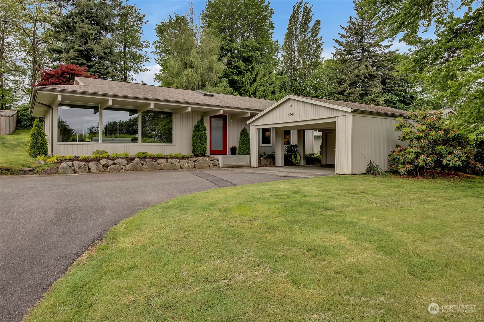 Property Photo:  4641 NE 201st Place  WA 98155 