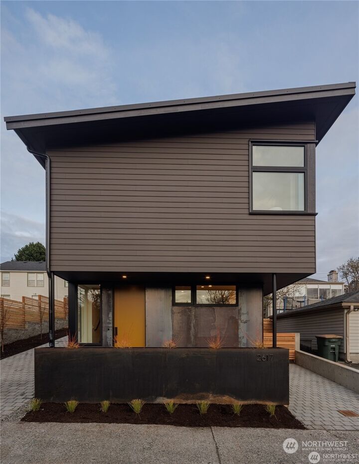 Property Photo:  2617 31st Avenue W  WA 98199 