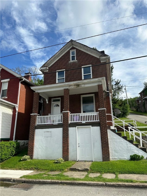 Property Photo:  444 Chestnut St  PA 15644 