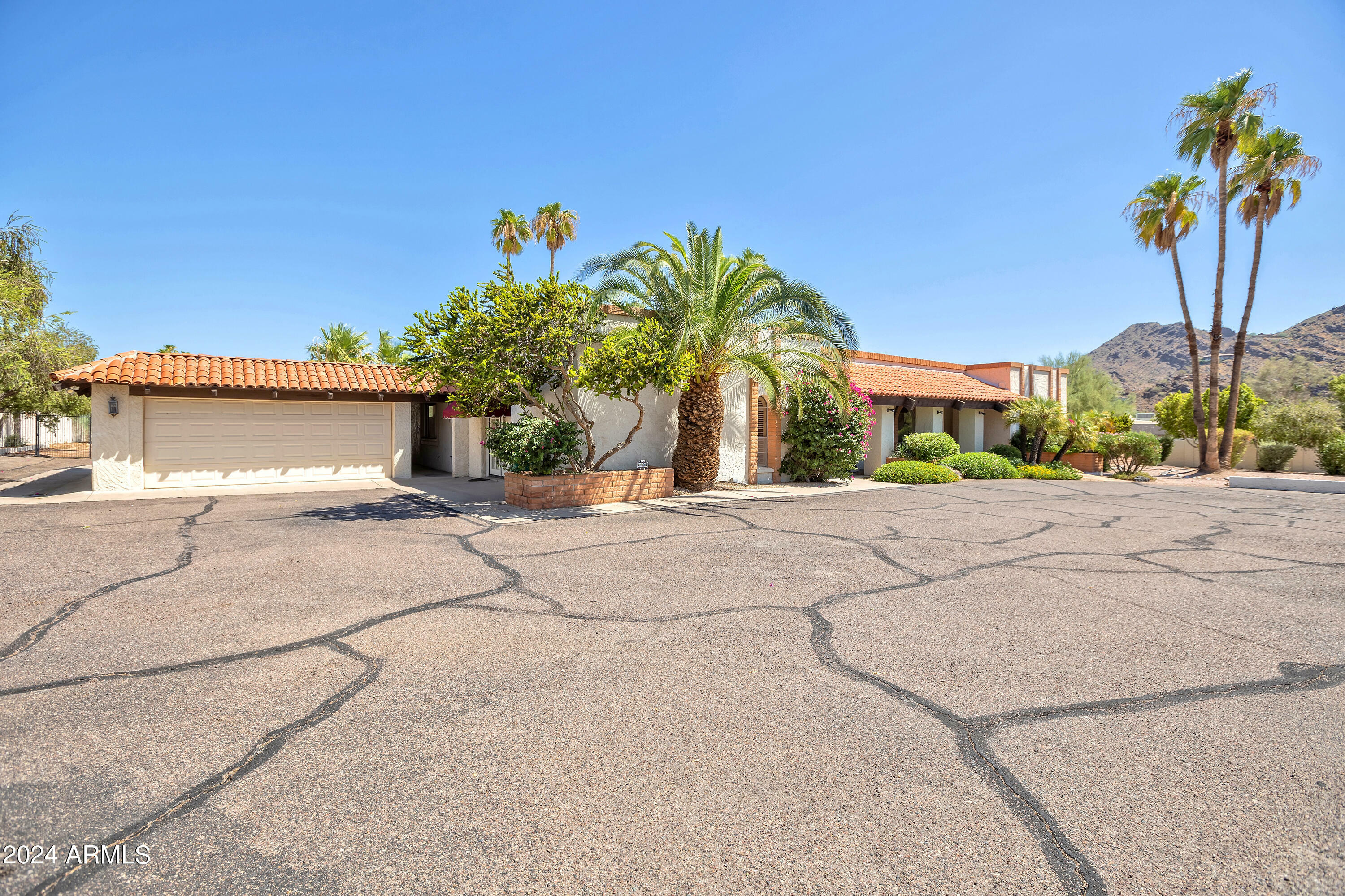 Property Photo:  4828 E Clearwater Parkway  AZ 85253 