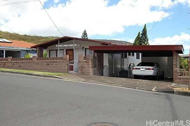 Property Photo:  