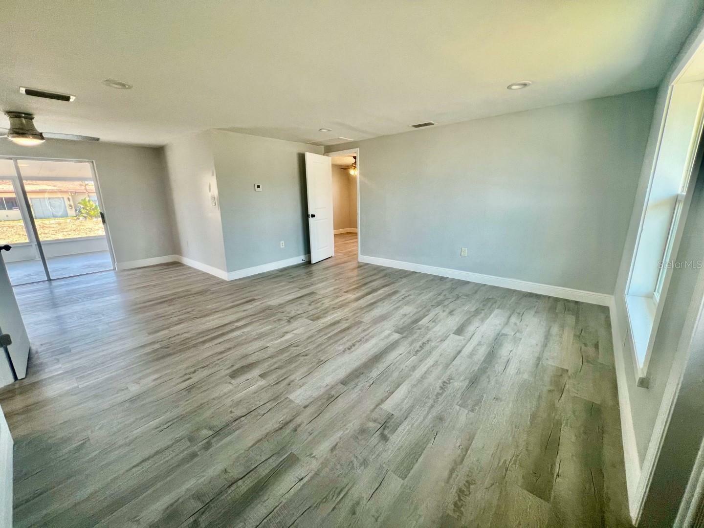 Property Photo: 8147 Chesebro Avenue FL 34287