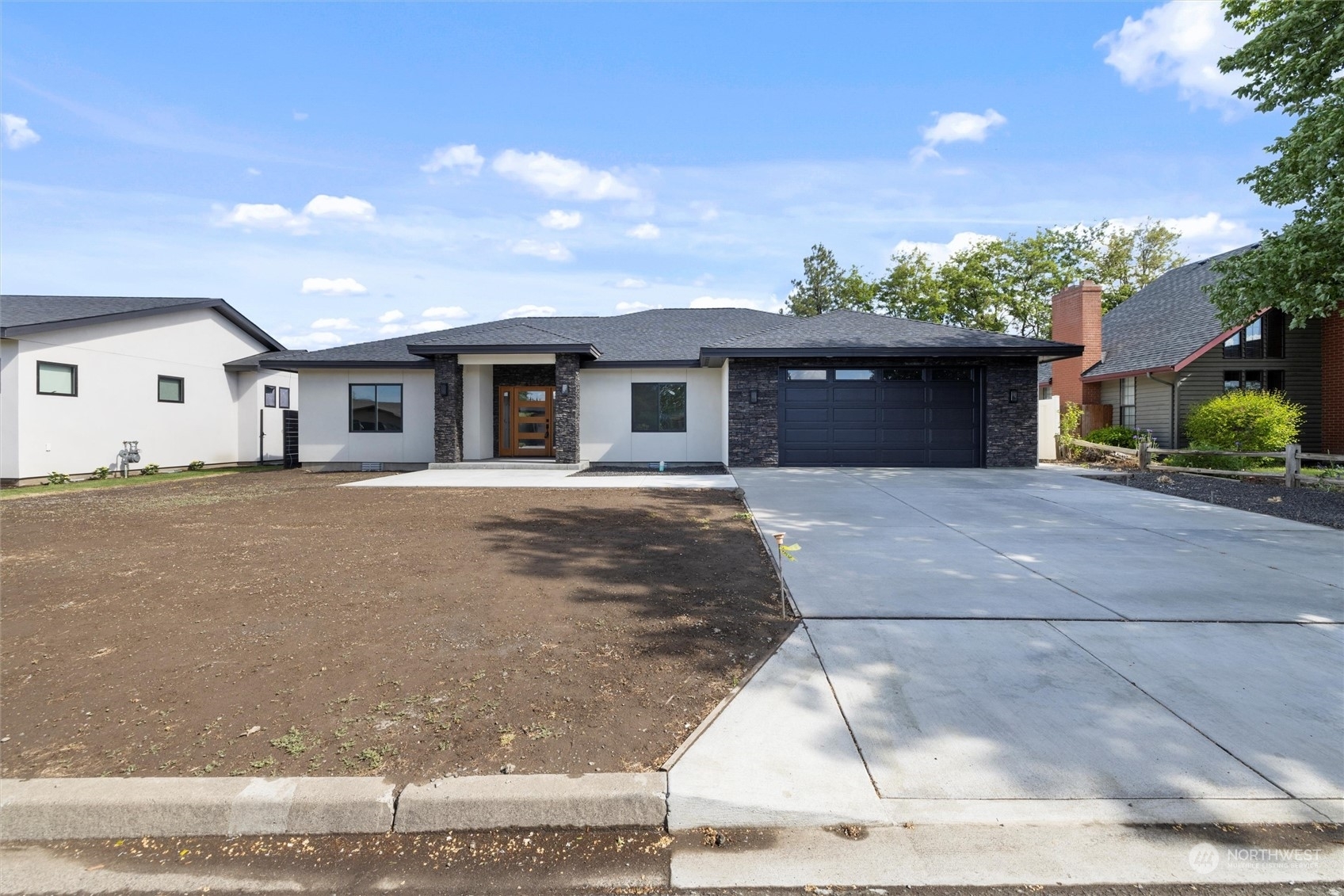 Property Photo:  782 Village Way  WA 99362 