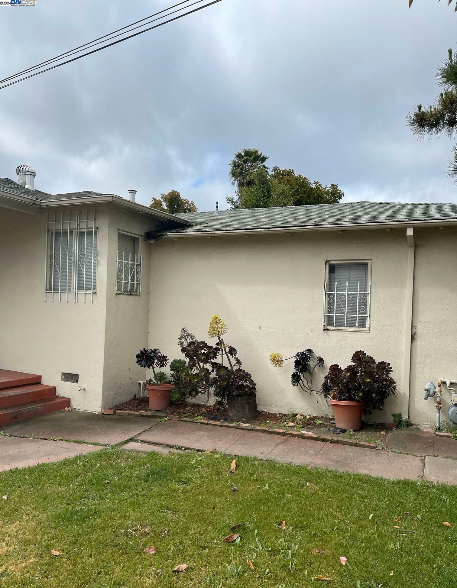 Property Photo:  1257 Apple Ave  CA 94541 