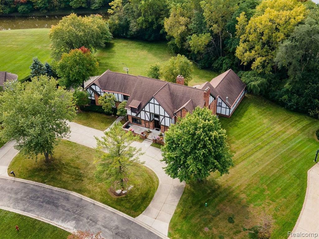 Property Photo: 218 Charing Cross Court MI 48304 3506