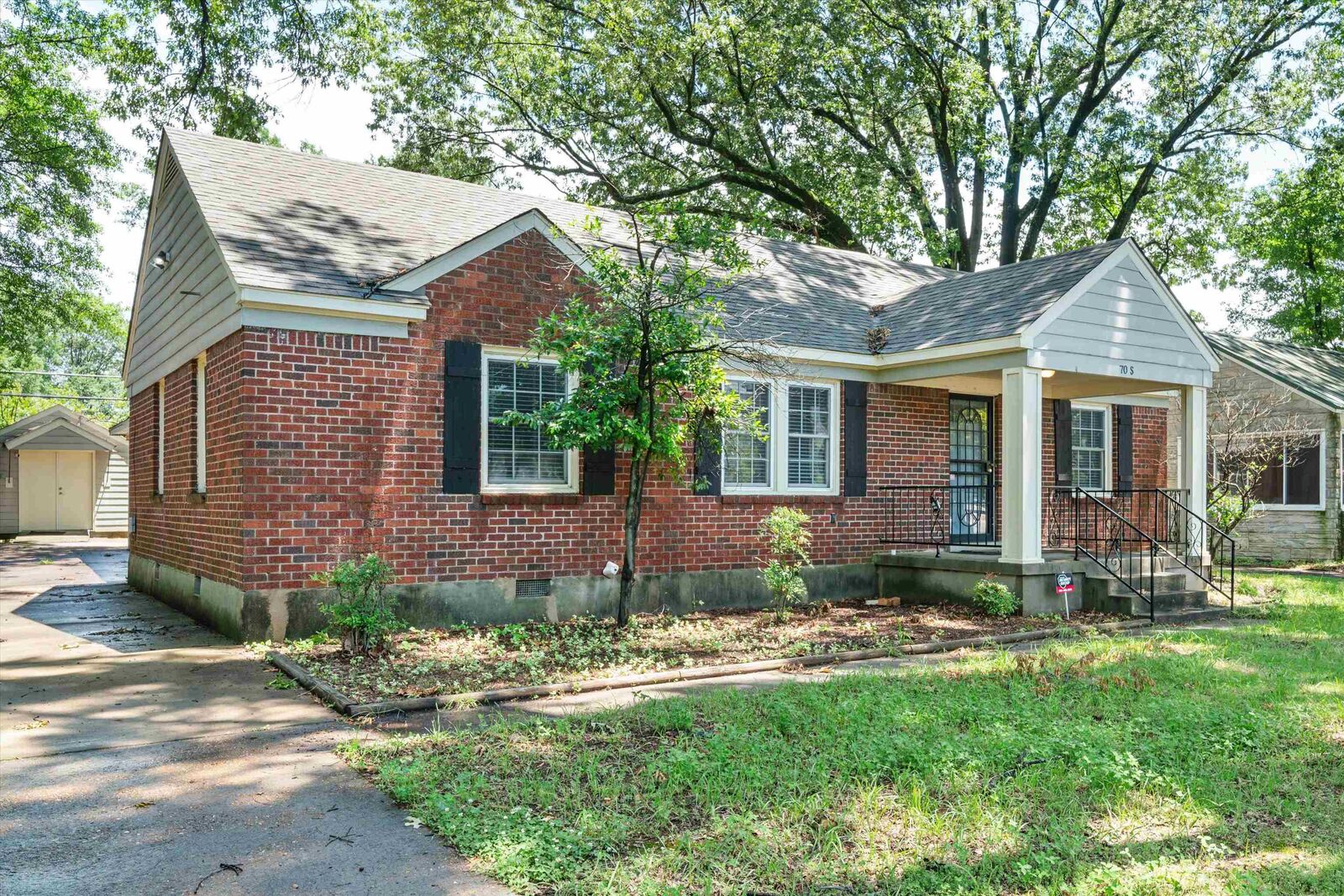 Property Photo: 70 S Reese St TN 38111