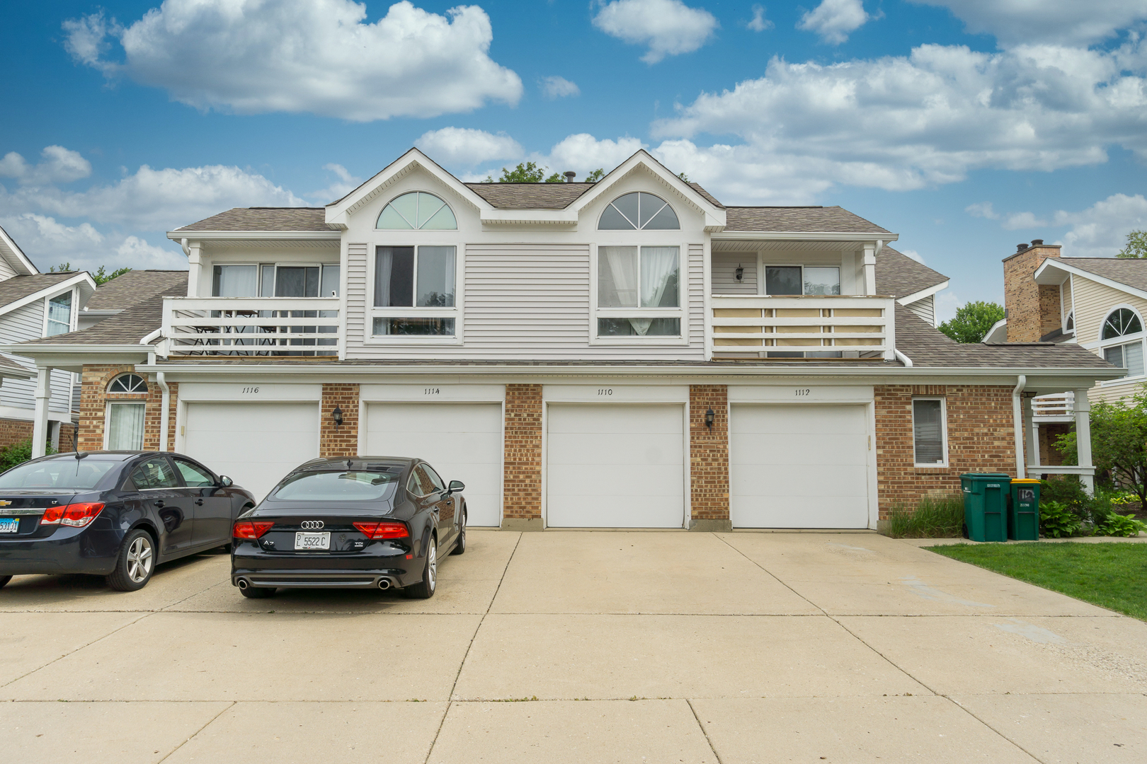 Property Photo: 1110 Courtland Drive IL 60089