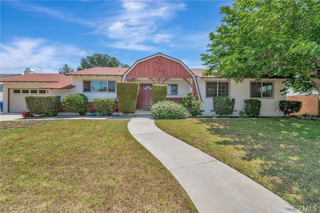 Property Photo:  11012 Garden Grove Avenue  CA 91326 