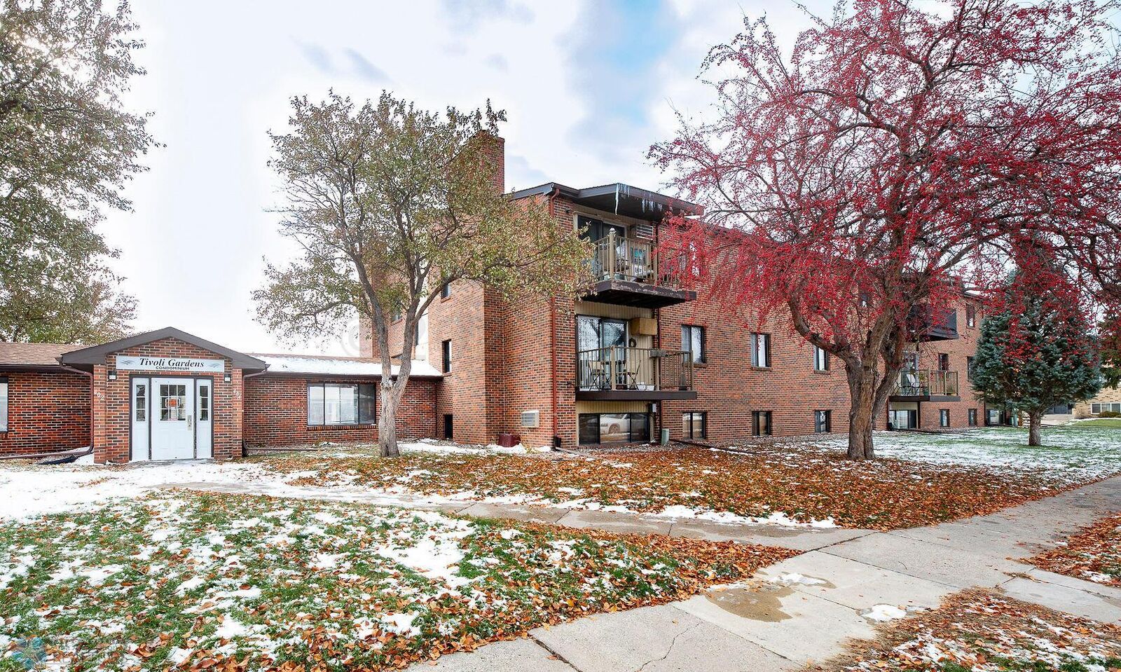 Property Photo:  404 1st Avenue NW G  MN 56529 