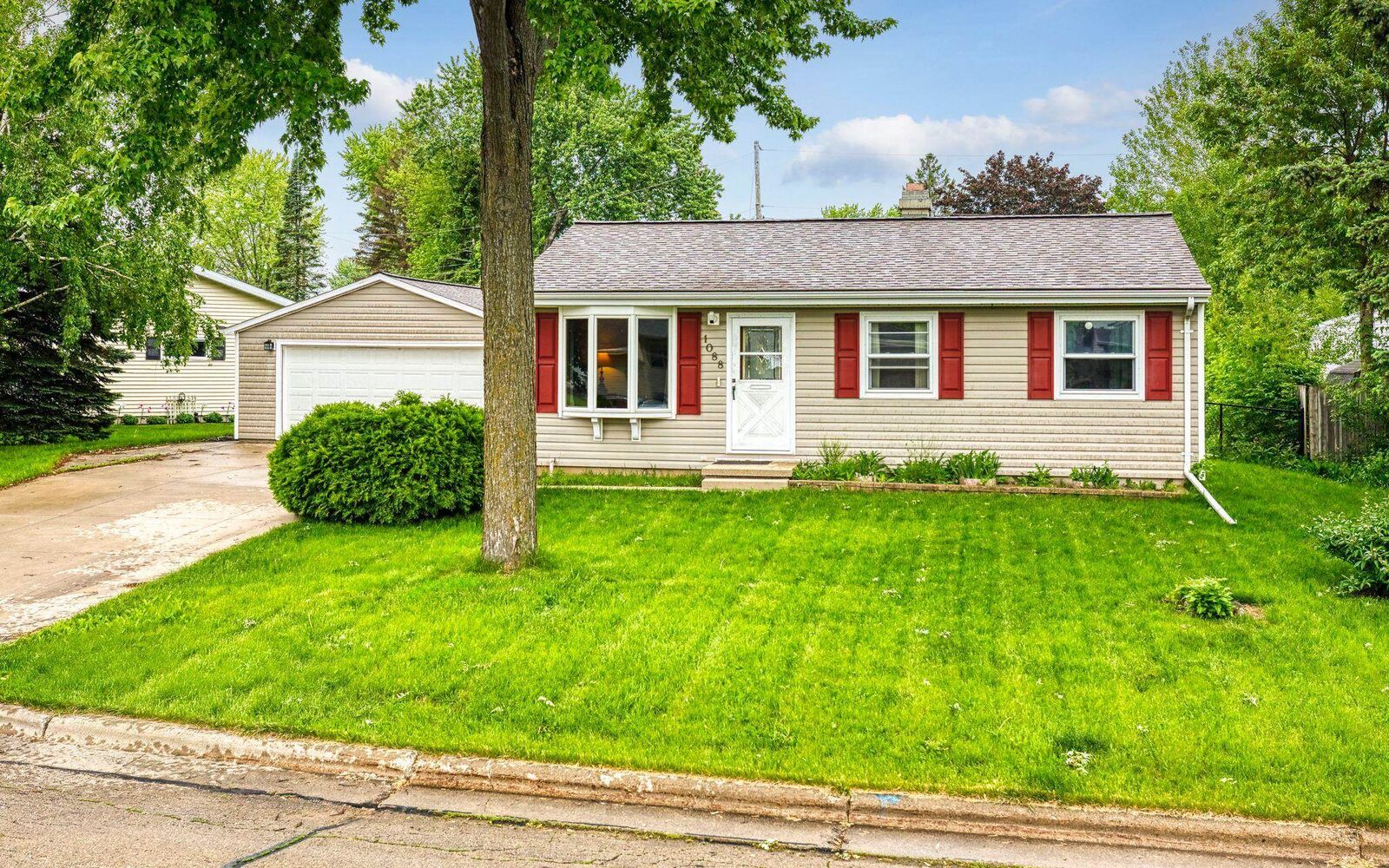 Property Photo: 1088 Laurel Court WI 54956-3907