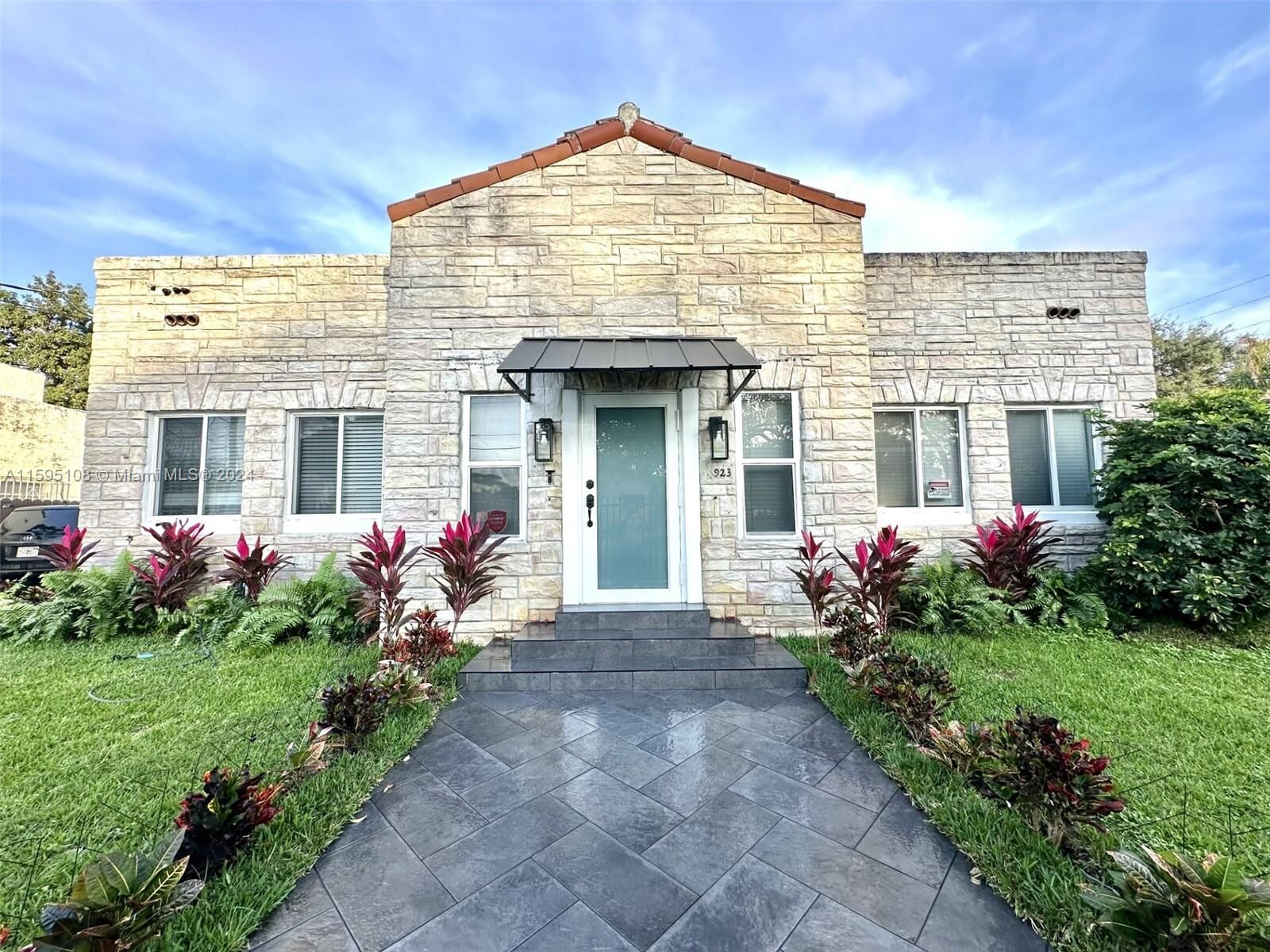 Property Photo:  923 SW 13th Ct  FL 33135 