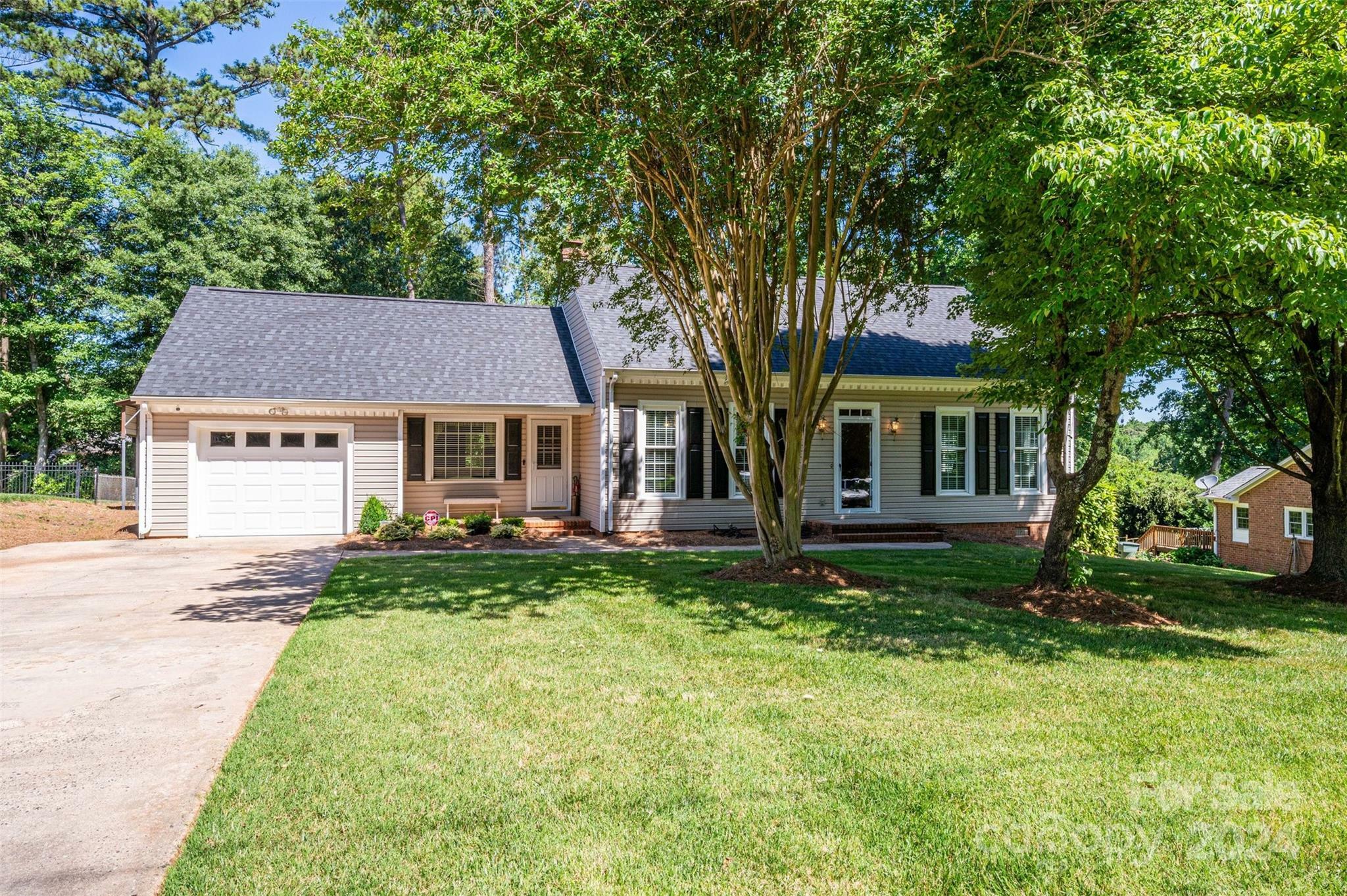 Property Photo:  2350 Londonderry Drive  NC 28056 