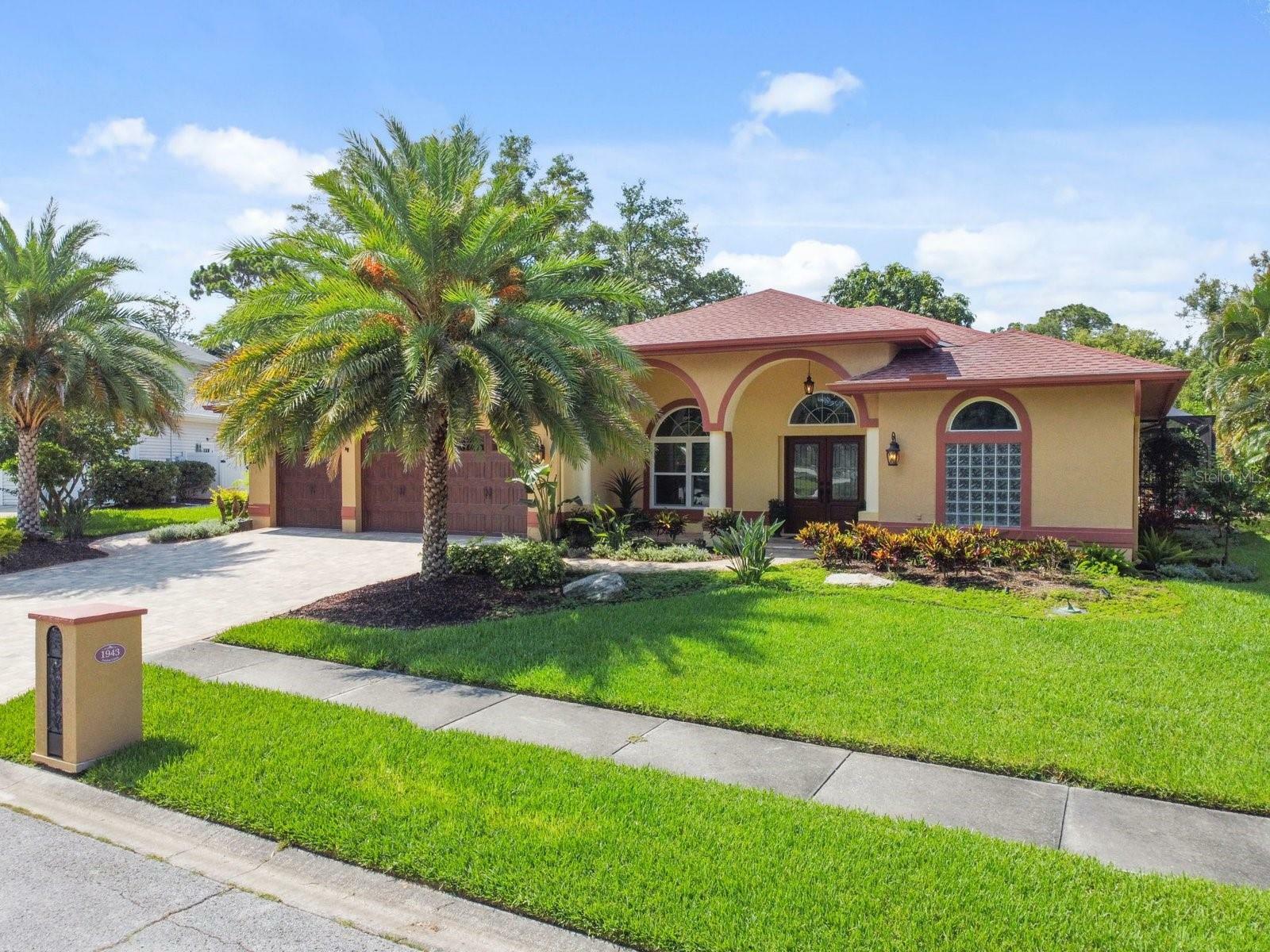 Property Photo:  1943 Dunloe Circle  FL 34698 