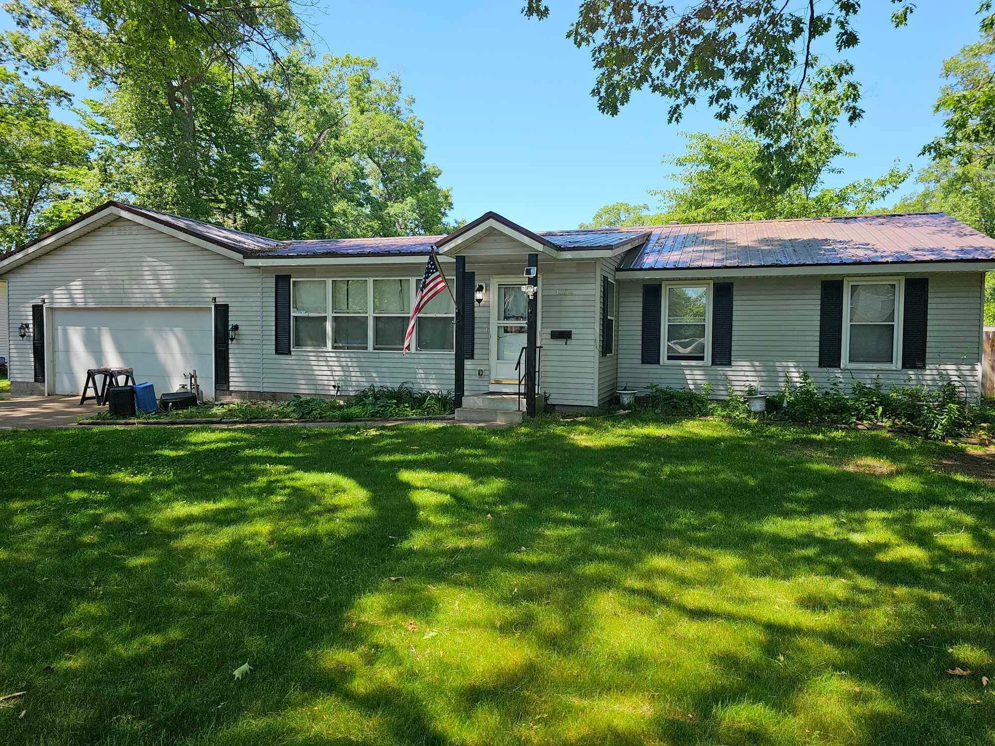 Property Photo:  1304 N Robinhood Drive  MI 49445 