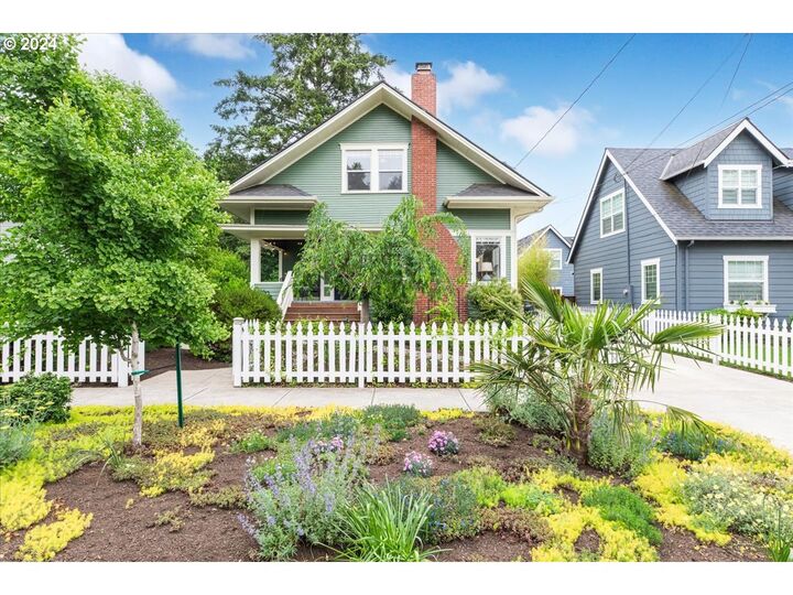 516 S College St  Newberg OR 97132 photo