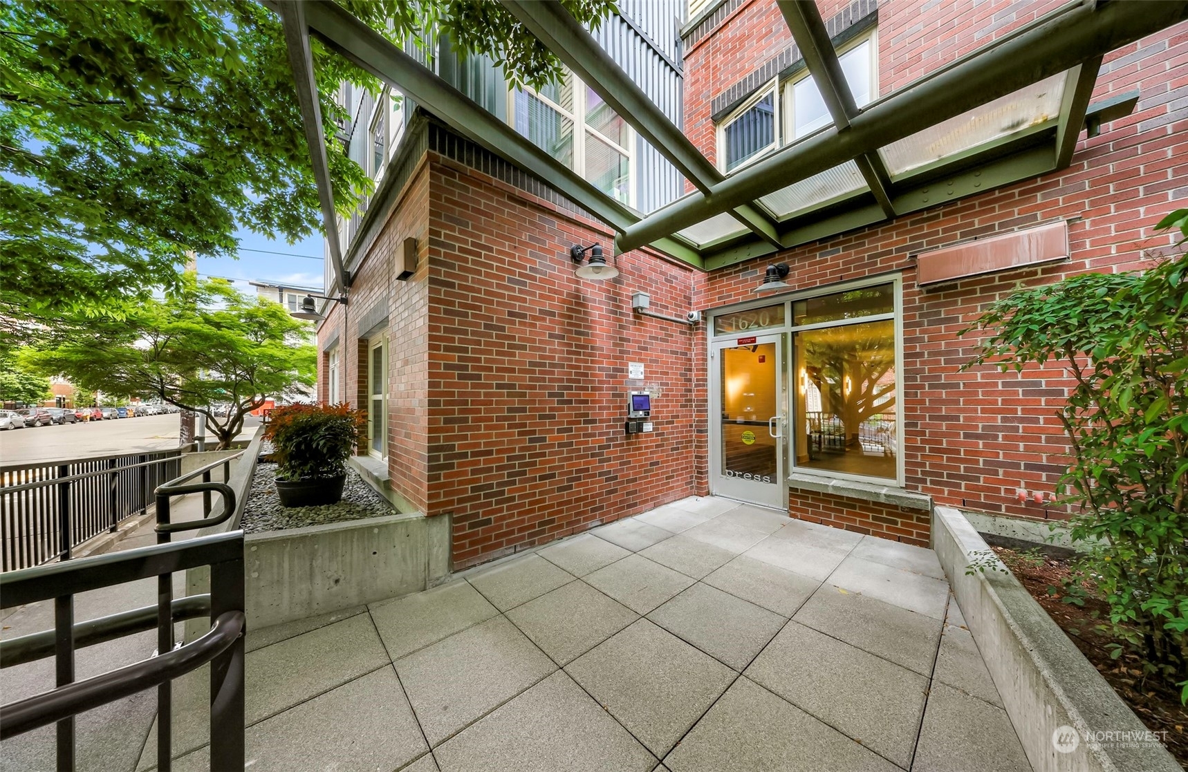 Property Photo: 1620 Belmont Avenue 324 WA 98122