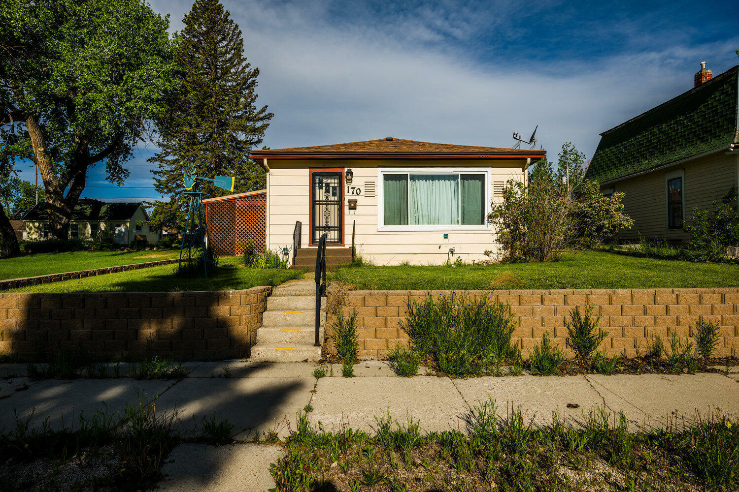 Property Photo:  170 N Burritt Avenue  WY 82834 