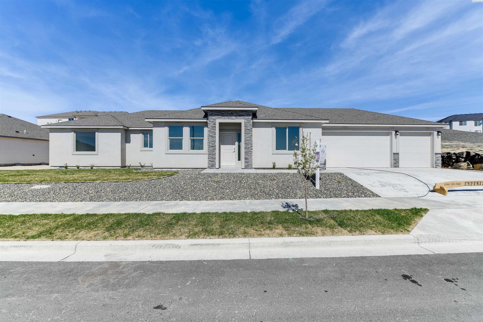 Property Photo: 6052 W 31st Ave WA 99338