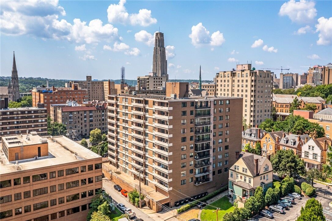 Property Photo: 220 N Dithridge St 906 PA 15213