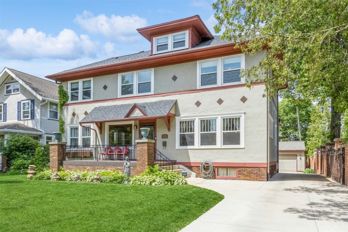 Property Photo:  355 Garden Drive SE  IA 52403 