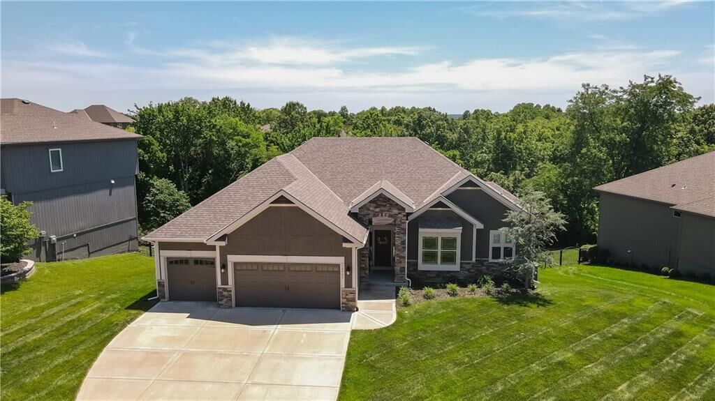 4 bed Parkville home for sale: 14505 Thousand Oaks Place, Parkville, MO 64152 - Vimarsana News