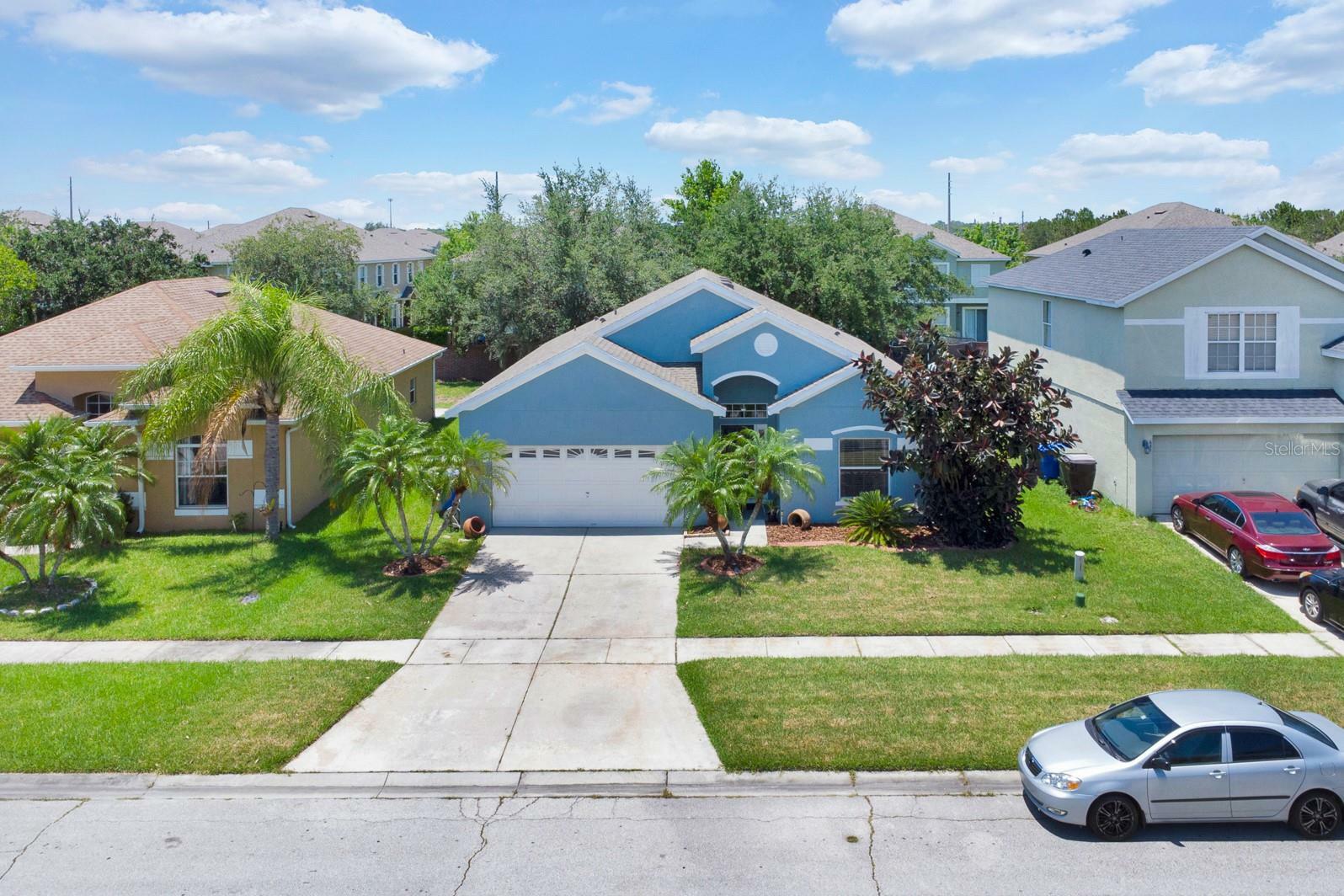 Property Photo: 643 Hacienda Circle FL 34741