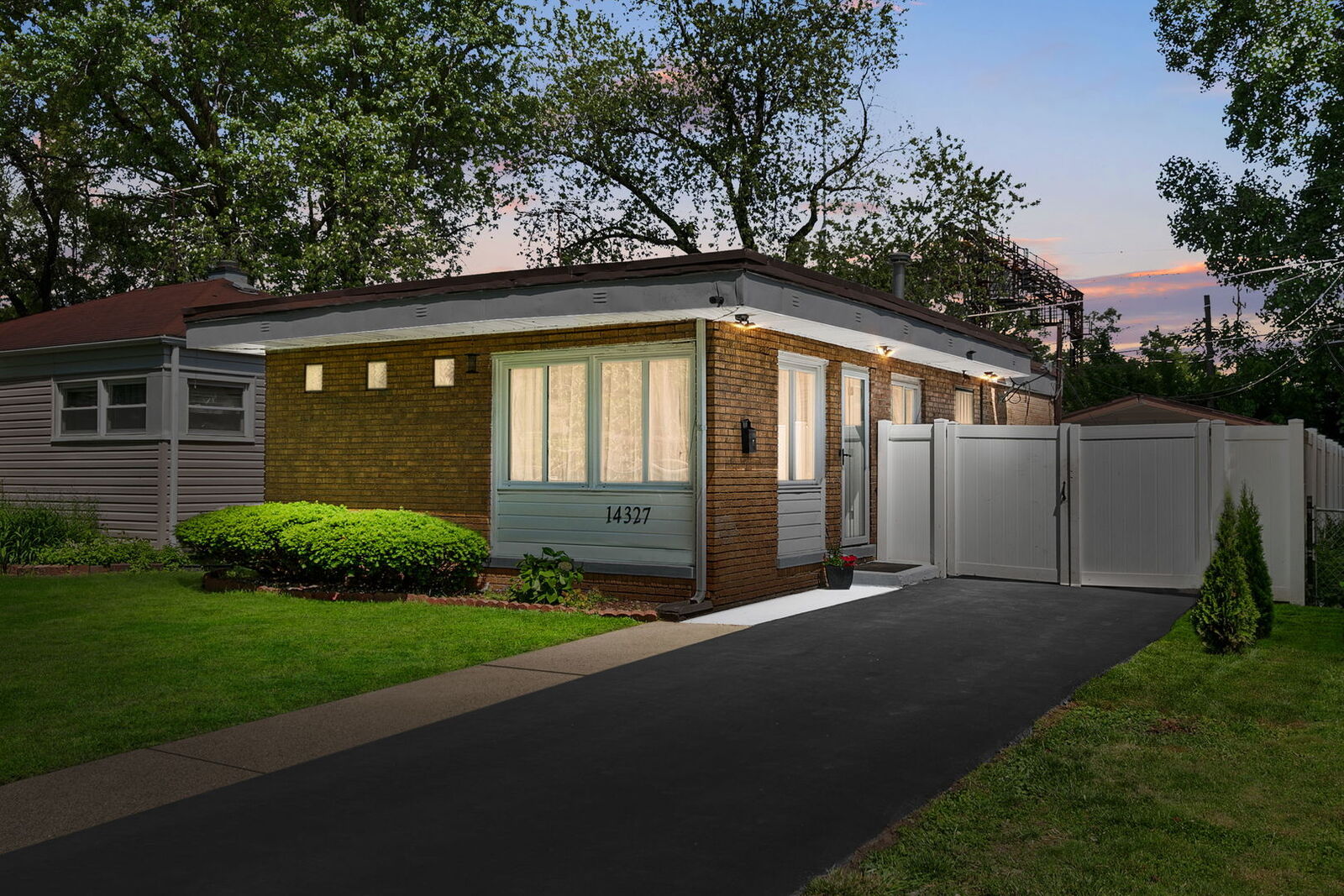 Property Photo:  14327 Park Avenue  IL 60426 