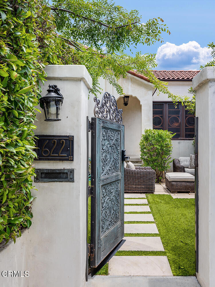 Property Photo:  622 N Crescent Heights Boulevard  CA 90048 