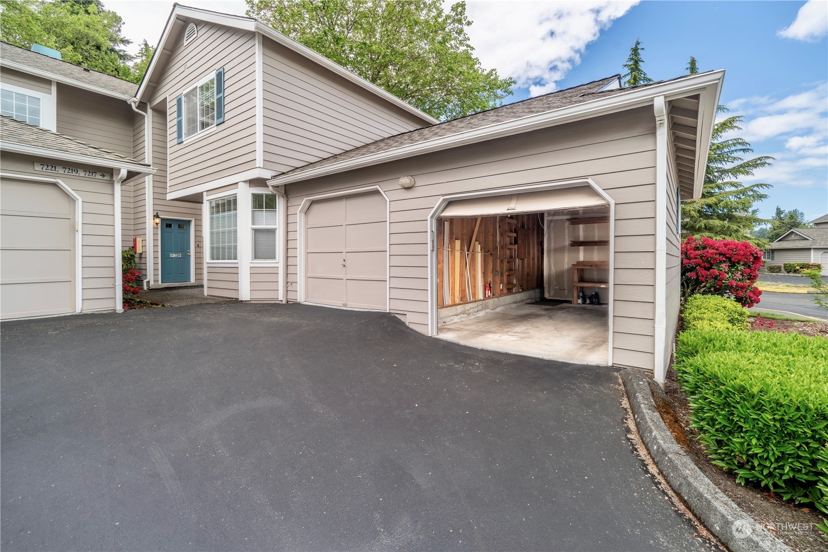 Property Photo:  7219 NE 171st Lane  WA 98028 