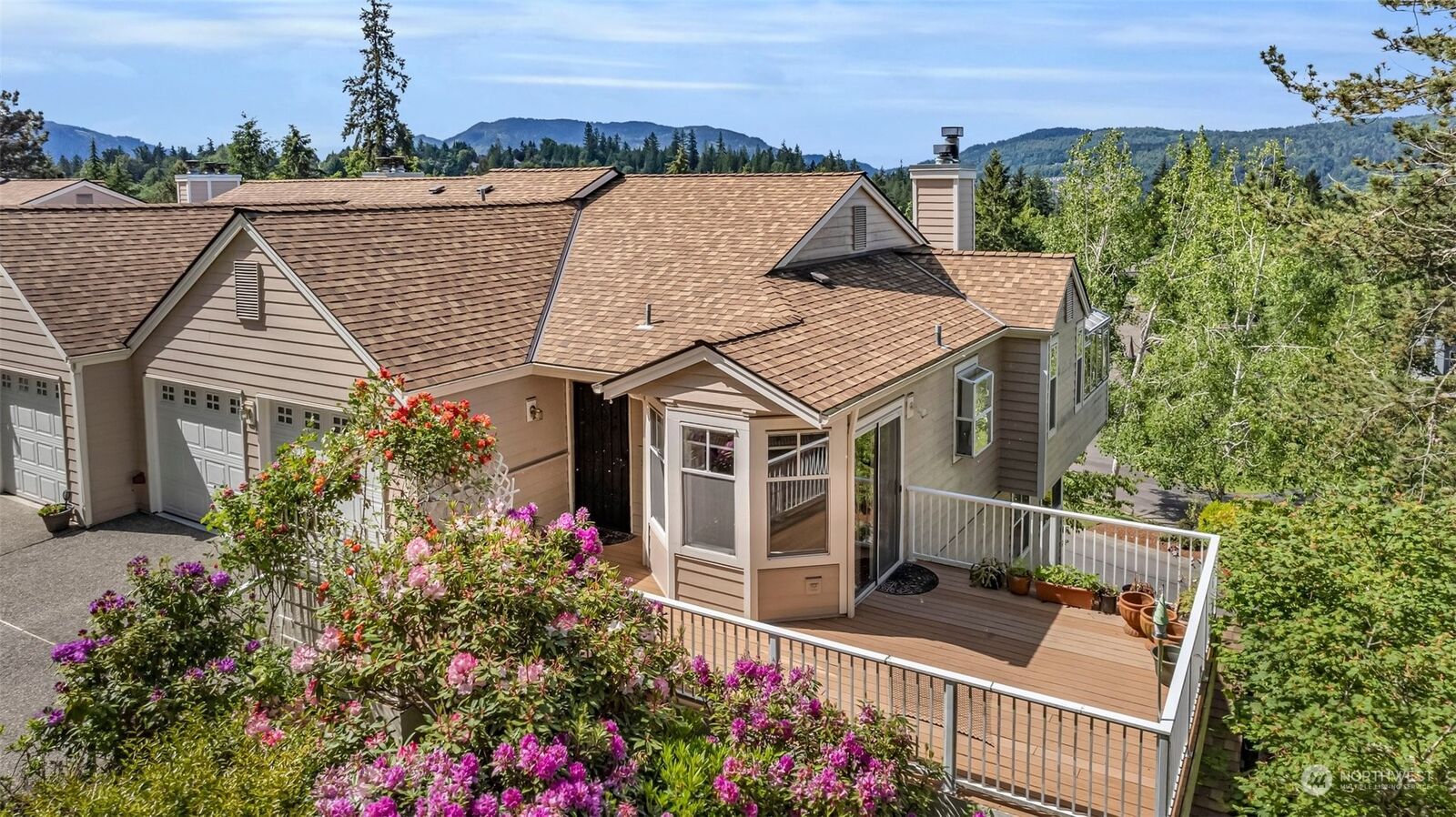 Property Photo:  22531 SE 42nd Court 2215  WA 98029 