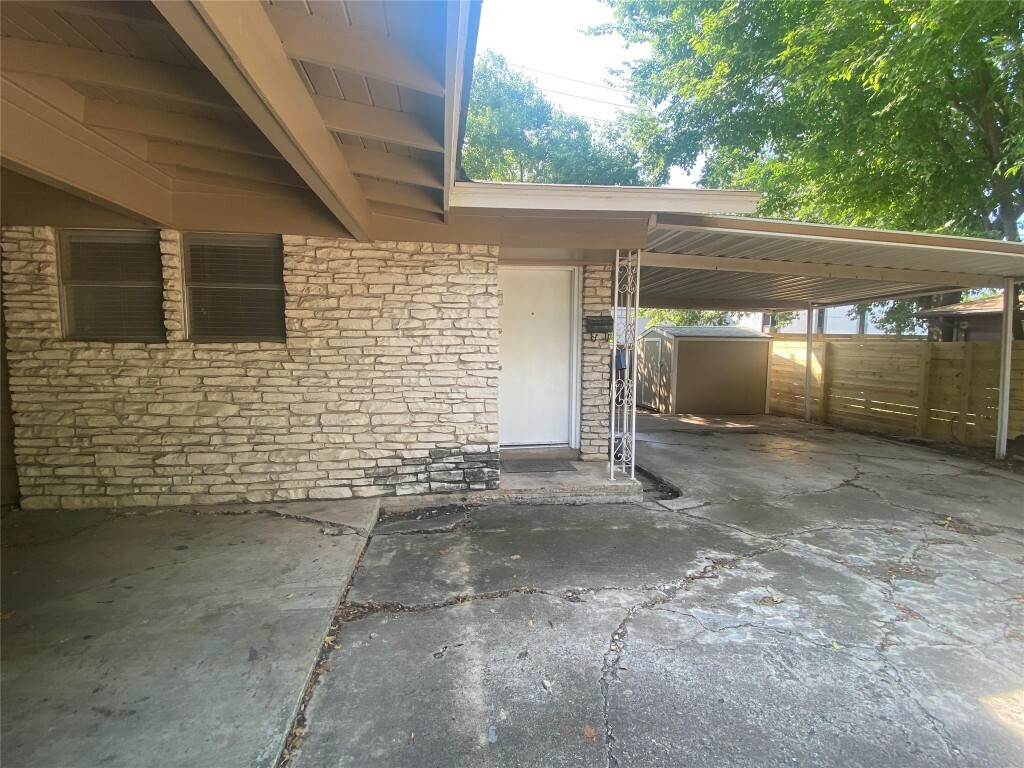 Property Photo:  2724 Saint Edwards Circle B  TX 78704 