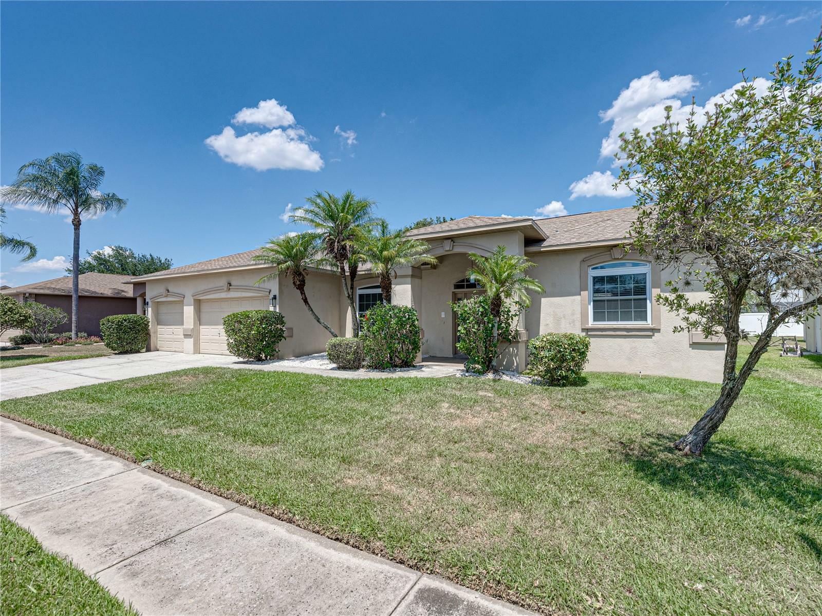 Property Photo: 4403 Blantyre Place FL 33596