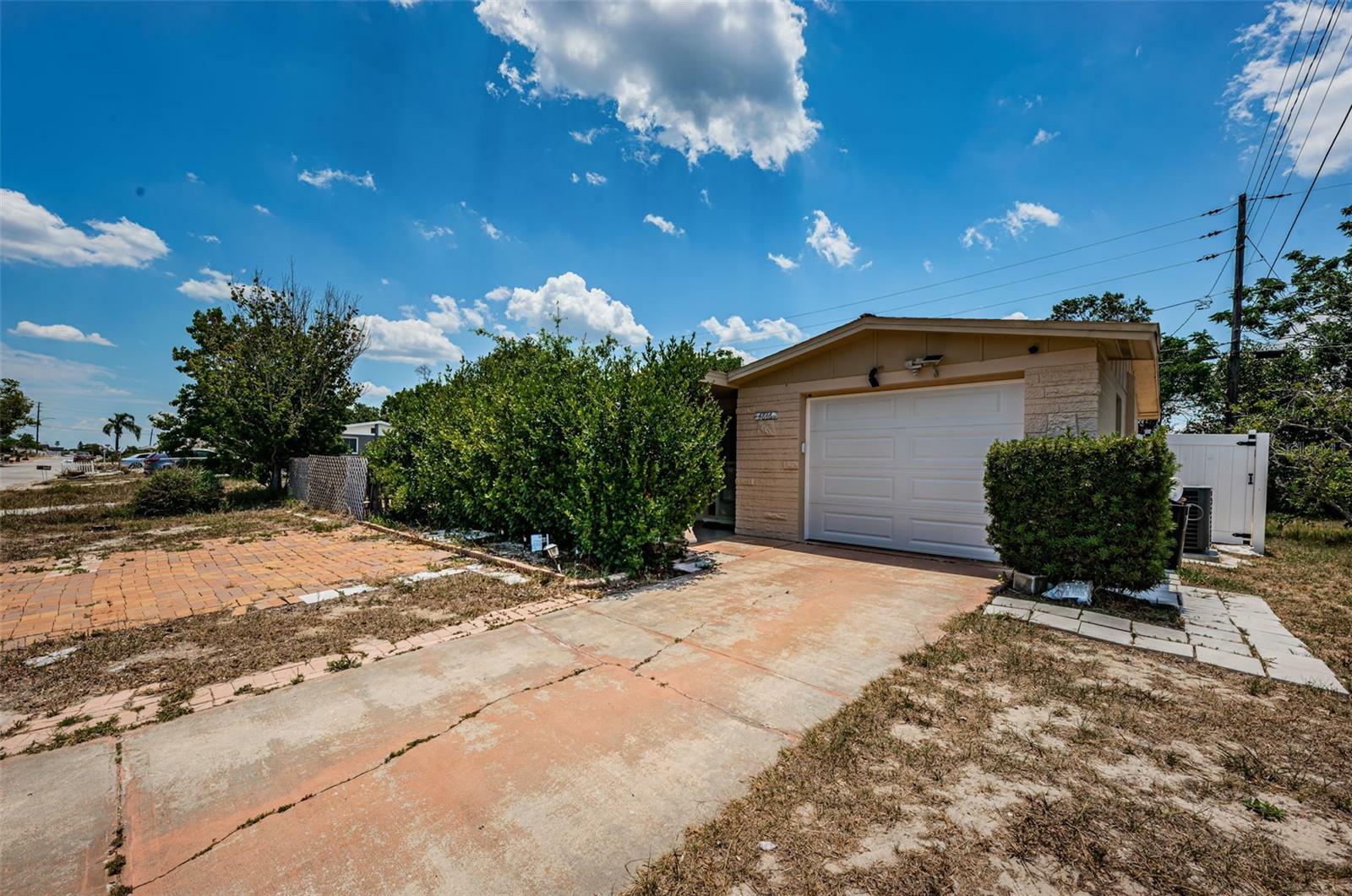 Property Photo:  4846 Gaslight Avenue  FL 34690 