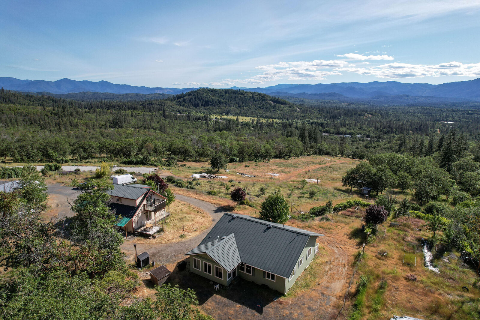 Property Photo: 1150 N Schoolhouse Creek Road OR 97526