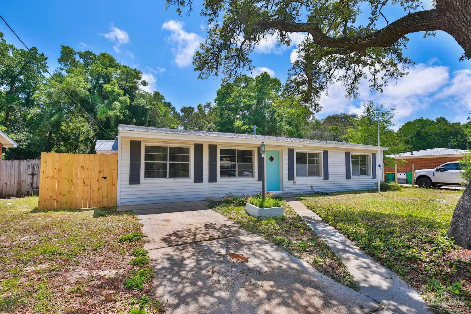 Property Photo:  423 Webster St  FL 32547 