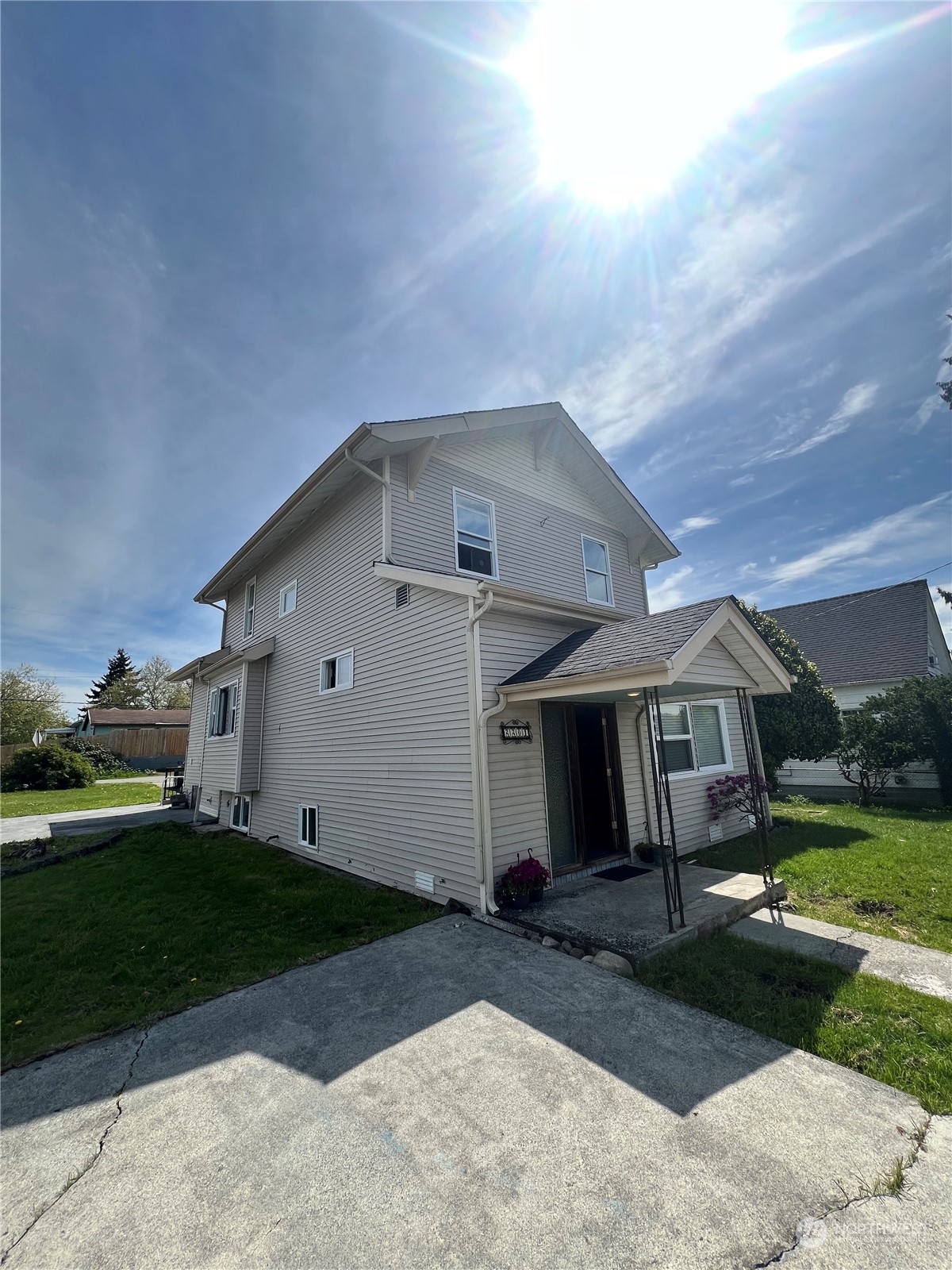 Property Photo: 2201 Highland Avenue WA 98201